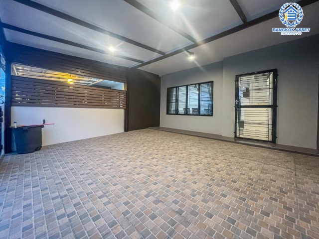 *****ทาวน์เฮ้าส์มือสองย่านกรุงเทพมหานคร ม.เดอะคอนเนค31 ดอนเมือง-เทิดราชัน เนื้อที่มากถึง 21 ตร.ว. ฟังก์ชัน 3 ห้องนอน 2 ห้องน้ำ 2 ที่จอดรถ บ้านใหม่ ทำเลน่าอยู่ ใกล้สนามบินดอนเมือง, รถไฟฟ้าสายสีแดง "สถานีดอนเมือง" และทางด่วน "อุตรภิมุข" ในราคาสุดคุ้ม!